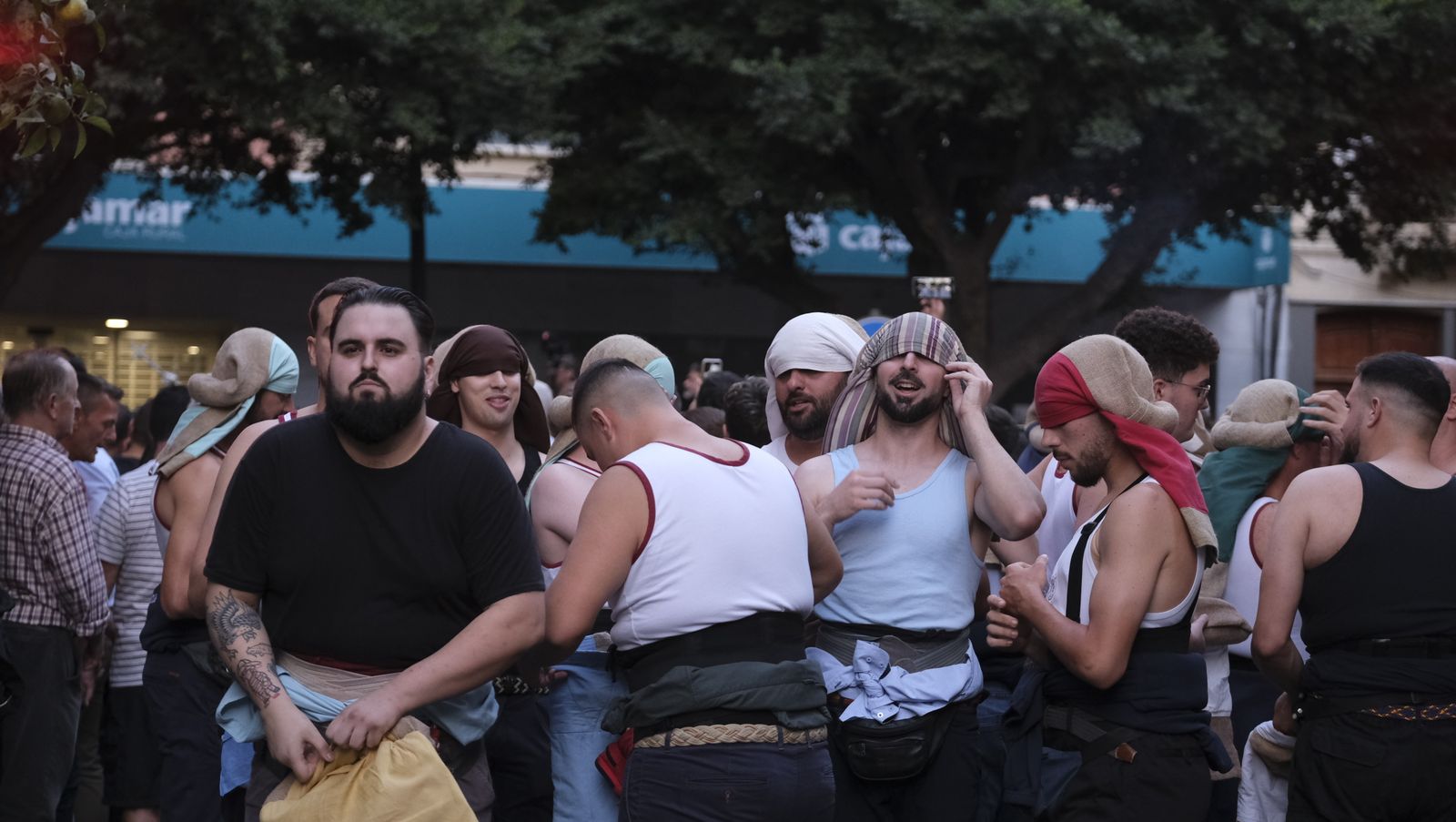 Imágenes de La Magna por las calles de Almería