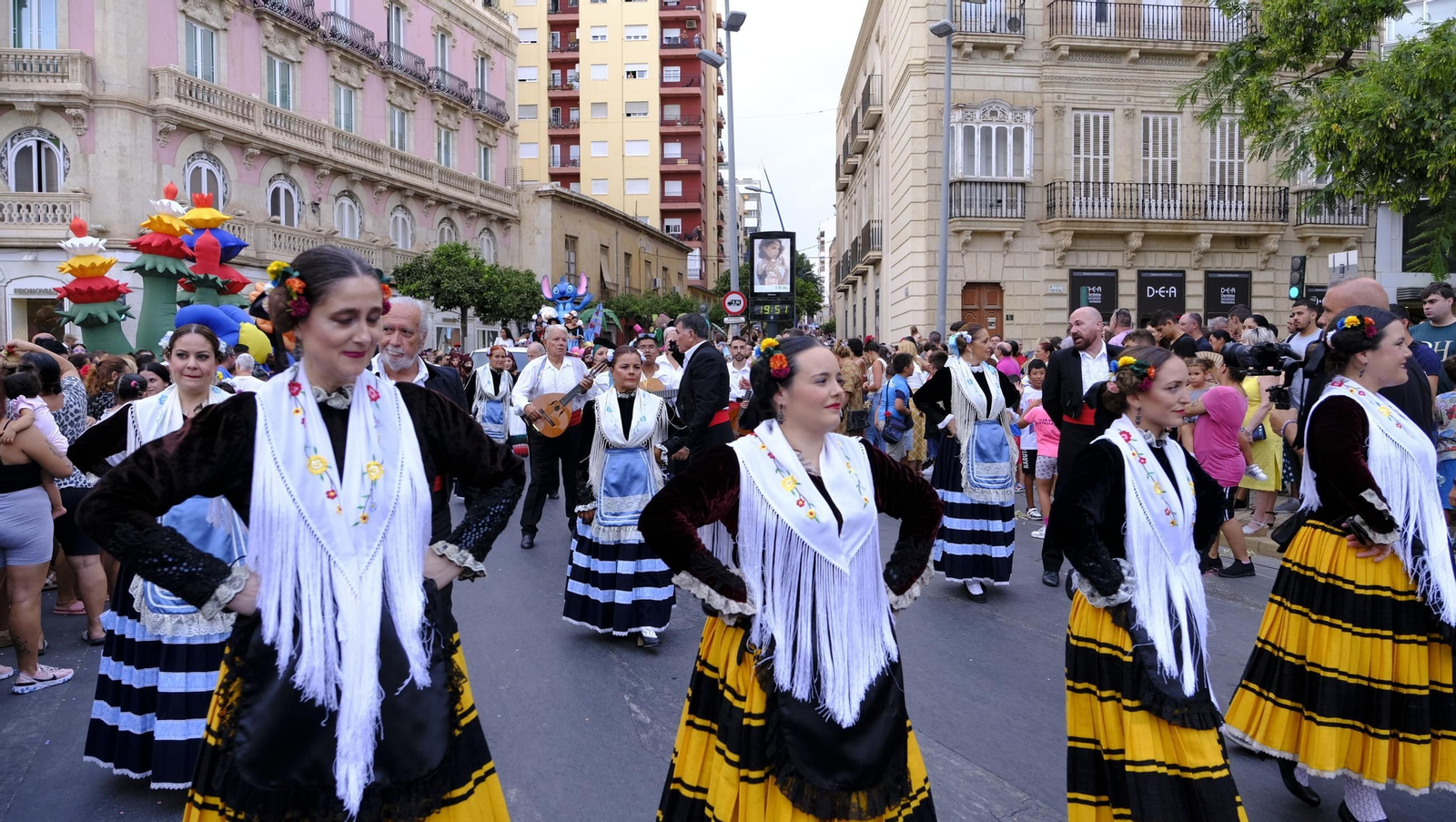 Las mejores imágenes de la Batalla de Flores de Almería