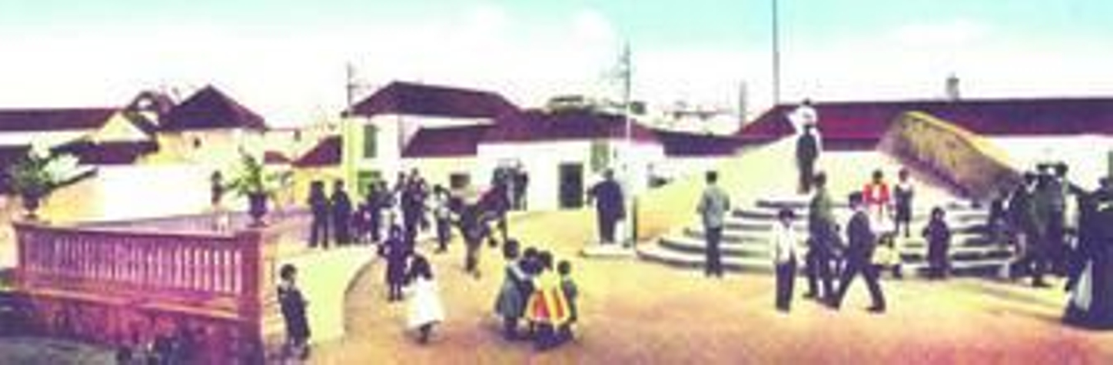 A la derecha -imagen de 1906- el Puente del Cristo. A la izquierda, el Puente de la Conferencia terminado.