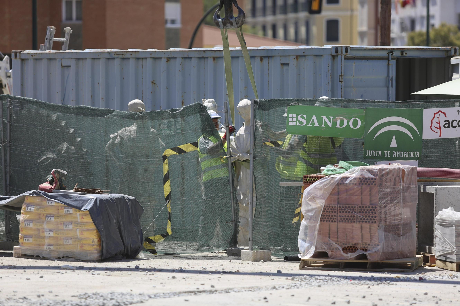 Fotos de la fuente de las Tres Gitanillas, que ya luce en la Avenida de Andalucía de Málaga