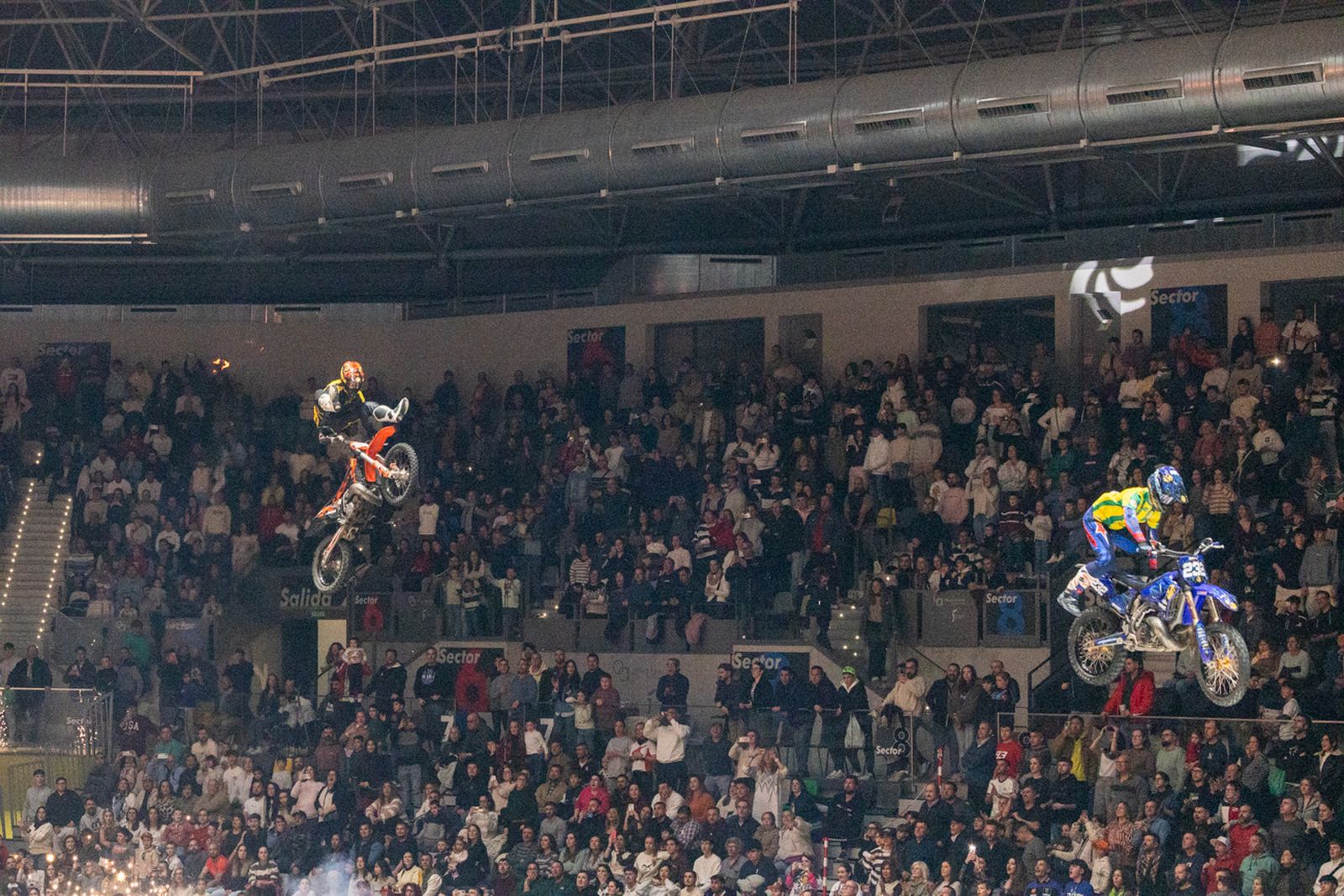 En imágenes: el Olivo Arena vibra con piruetas y motor en estado puro en el Soloflow Freestyle (2)