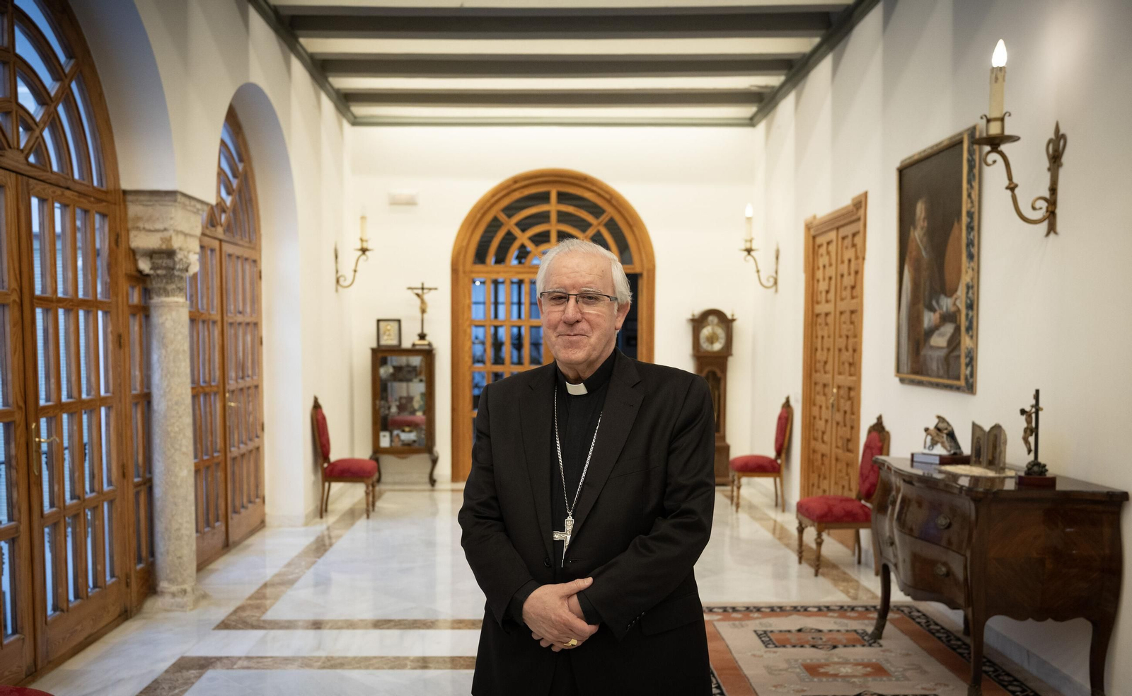 El arzobispo Saiz Meneses en una estancia del Palacio Arzobispal.
