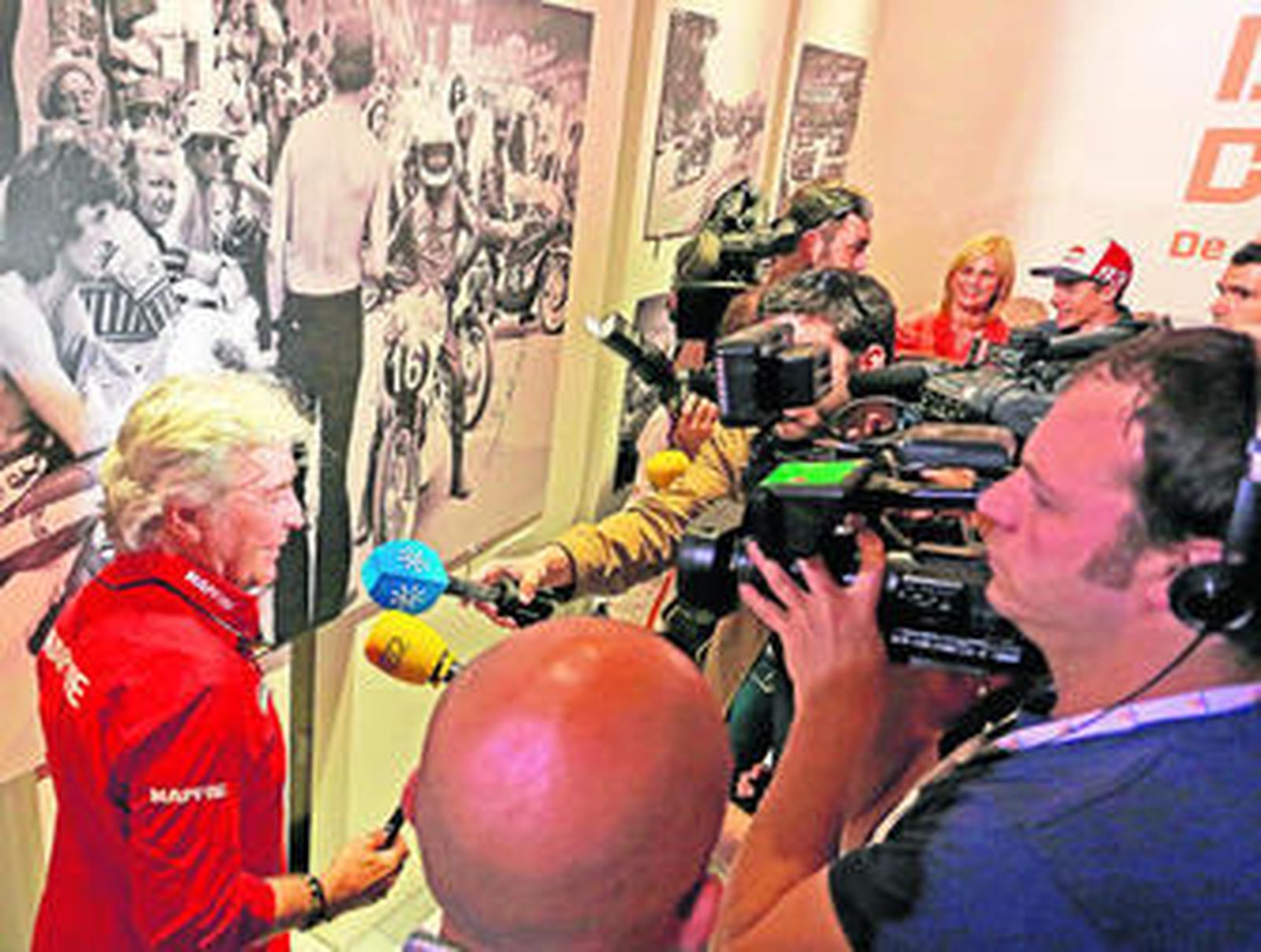 Ángel Nieto, durante la presentación de la exposición de Repsol ''Leyendas del Motor 1969-2015. De Ángel Nieto a Marc Márquez'.