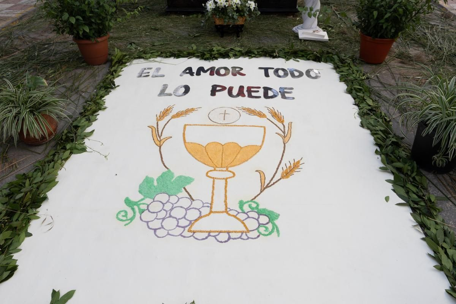 Los vecinos de Villardompardo exponen las obras de su Corpus un año más, en imágenes