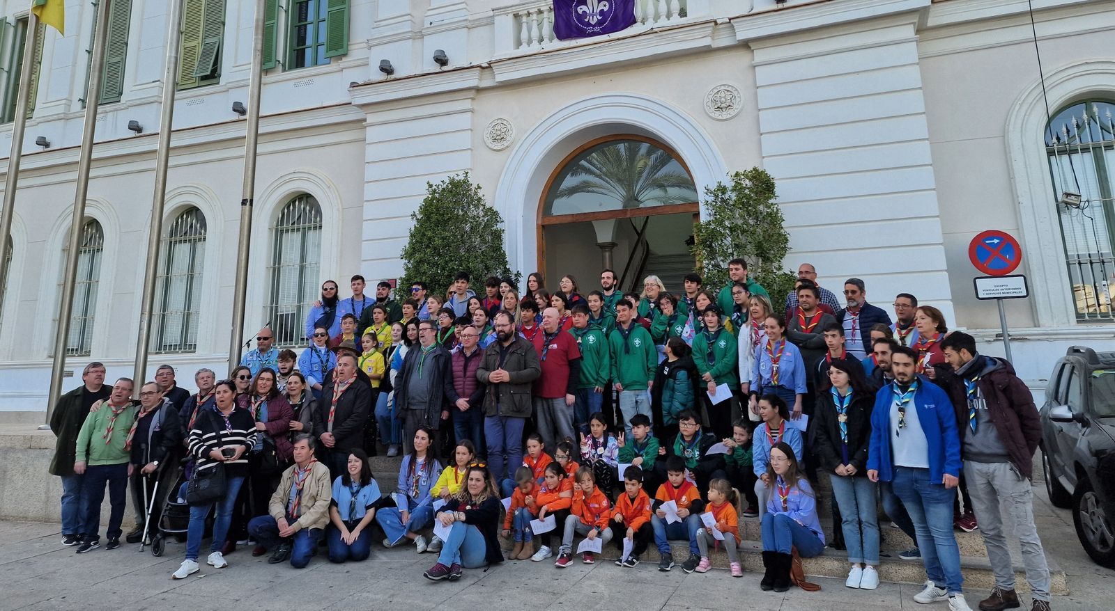 Los grupos scout portuense, el miércoles ante el Ayuntamiento.