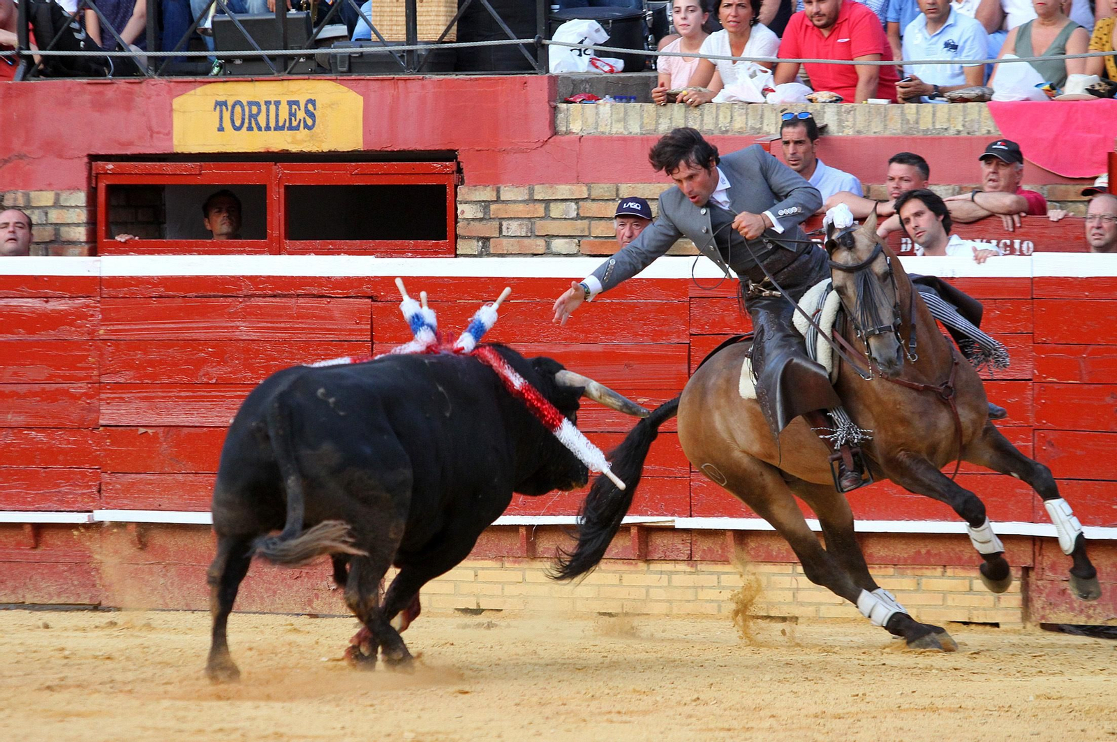 Imágenes de la corrida de rejones de Pablo Hermoso de Mendoza, Andrés Romero y Lea Vicens.