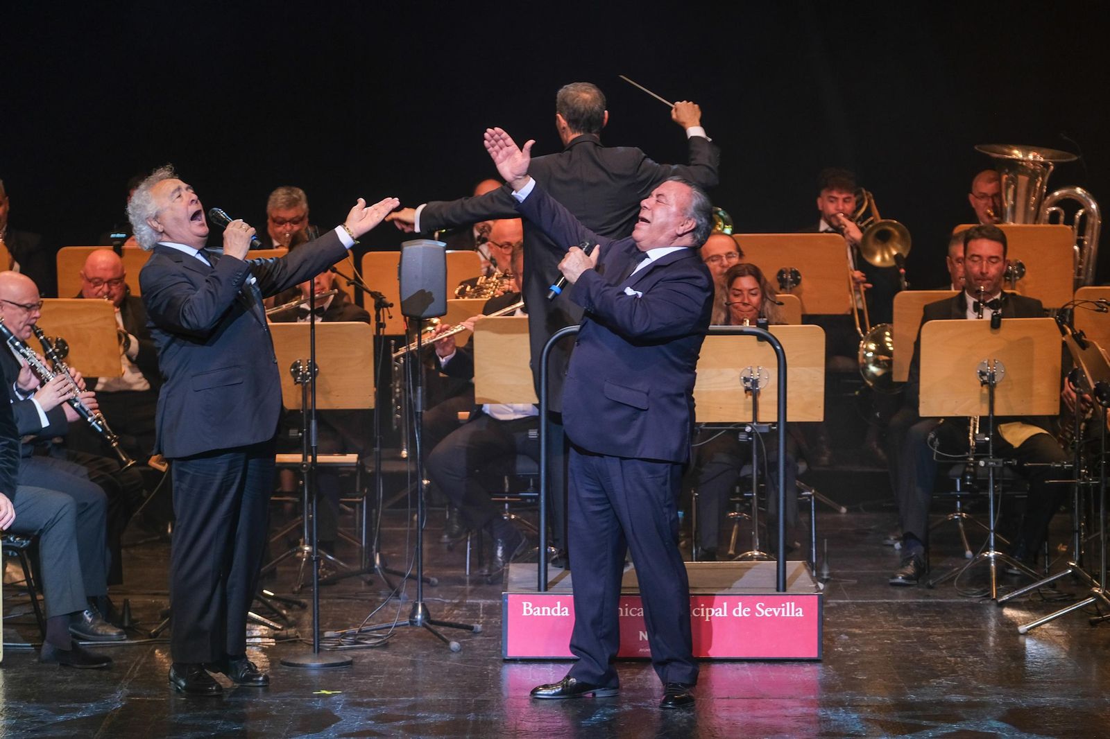 Imágenes del espectáculo Así canta nuestra tierra en Navidad, de la Fundación Cajasol y Alalá