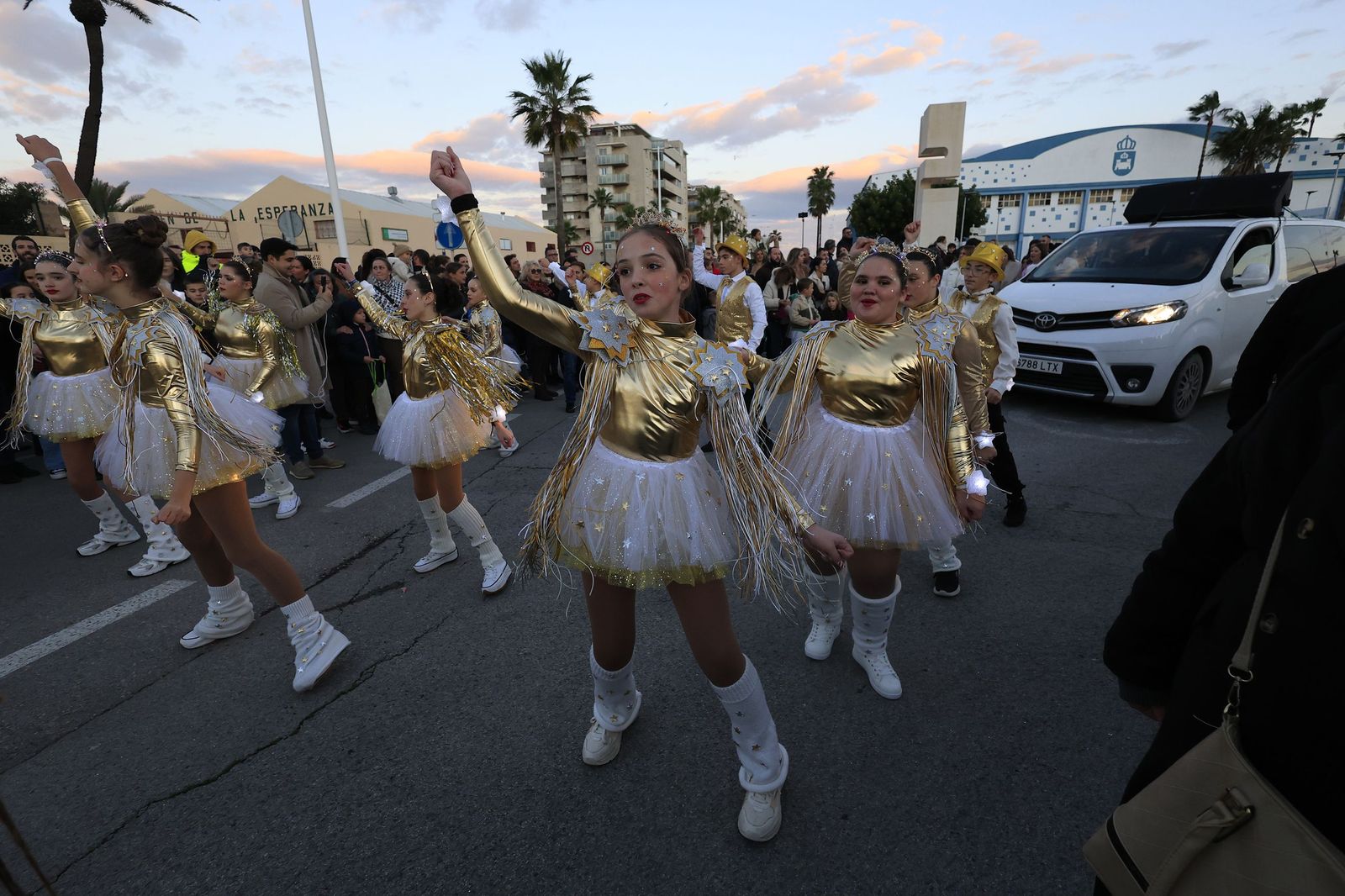 Búscate en las fotos de la cabalgata de Reyes Magos 2026 en La Línea