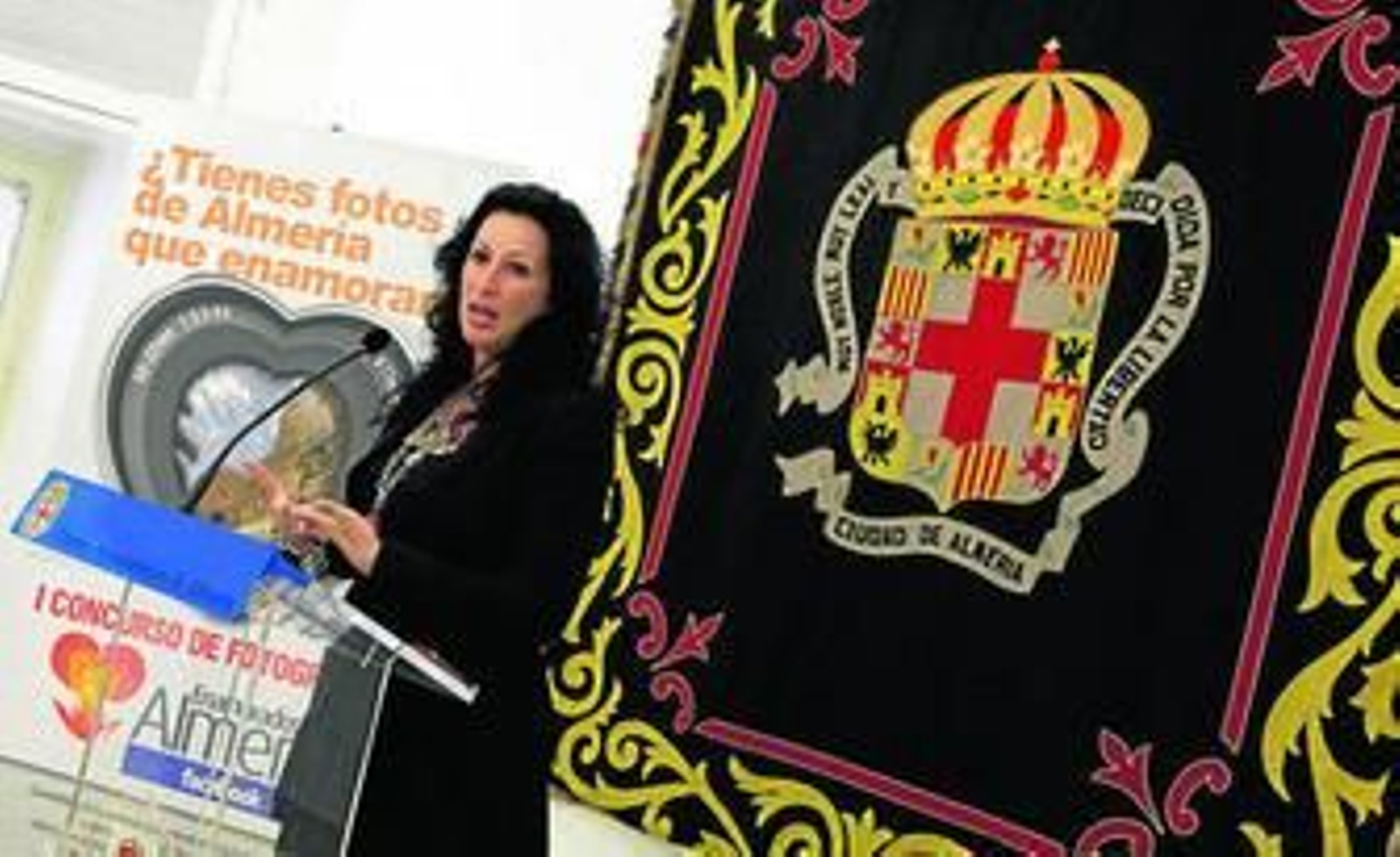La concejal de Turismo, María Vázquez, durante la presentación de la guía.
