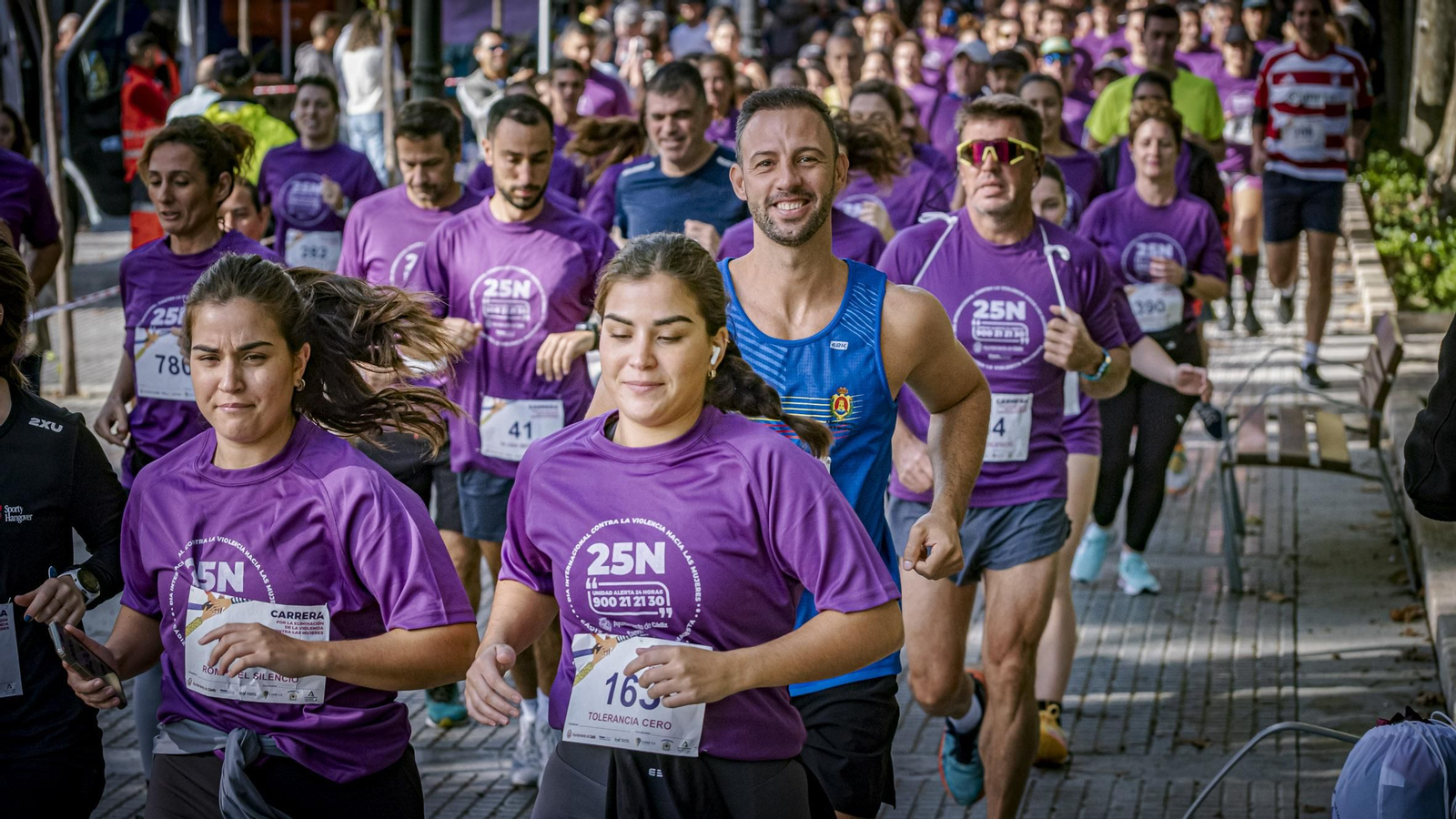 Búscate entre las imágenes de la III Carrera de Cádiz por la Eliminación de la Violencia contra las Mujeres