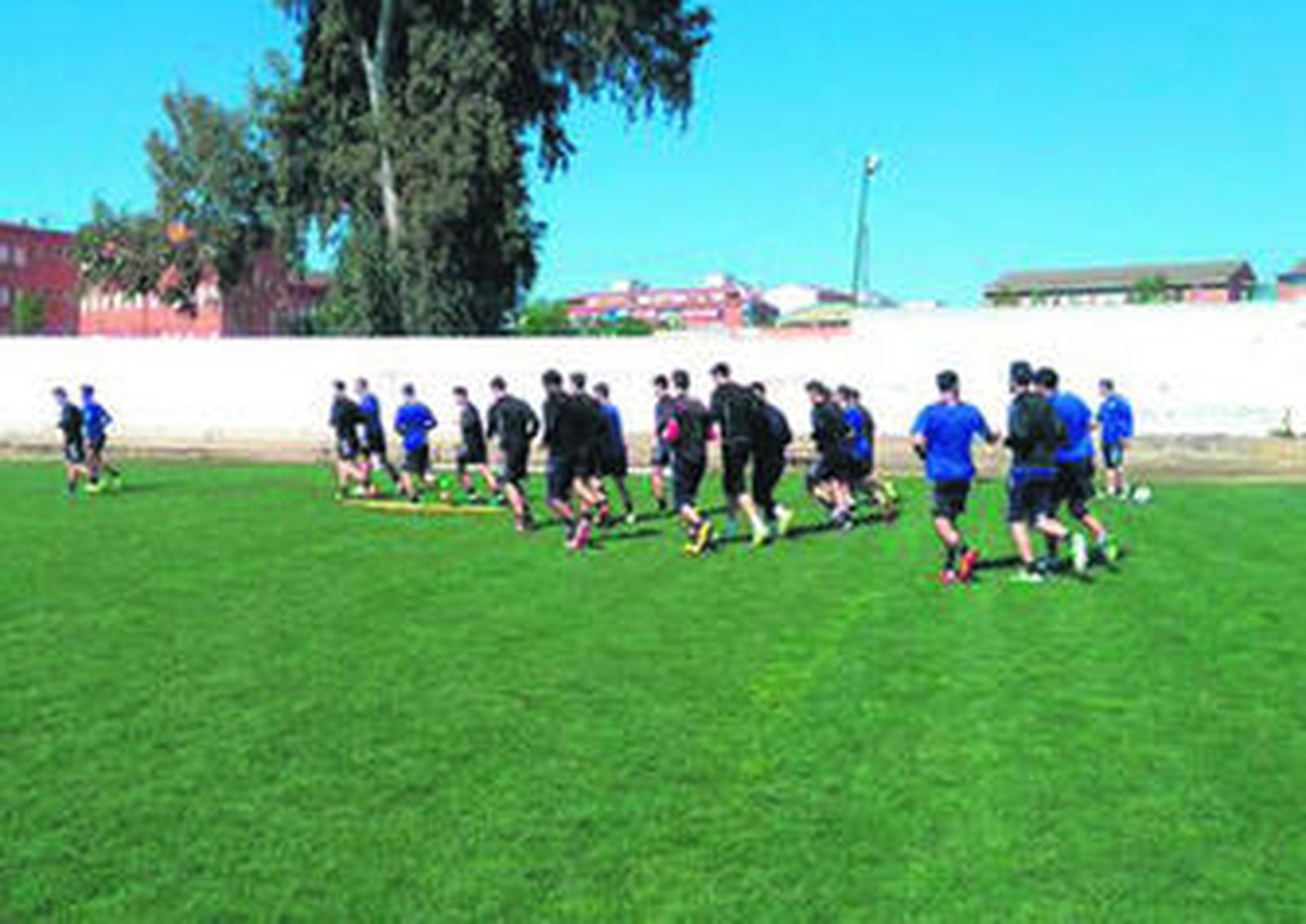 Jugadores del Villanovense, en su último entrenamiento.