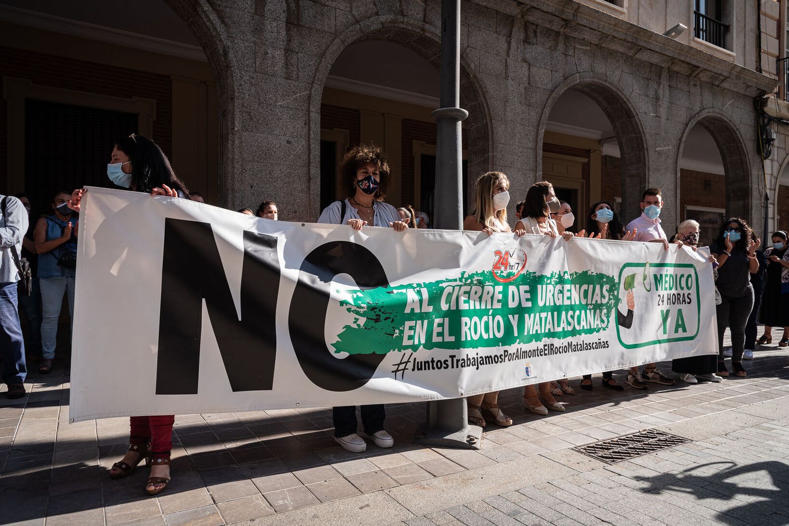 Protestas en Huelva por el cierre de las urgencias en El Rocío y Matalascañas.