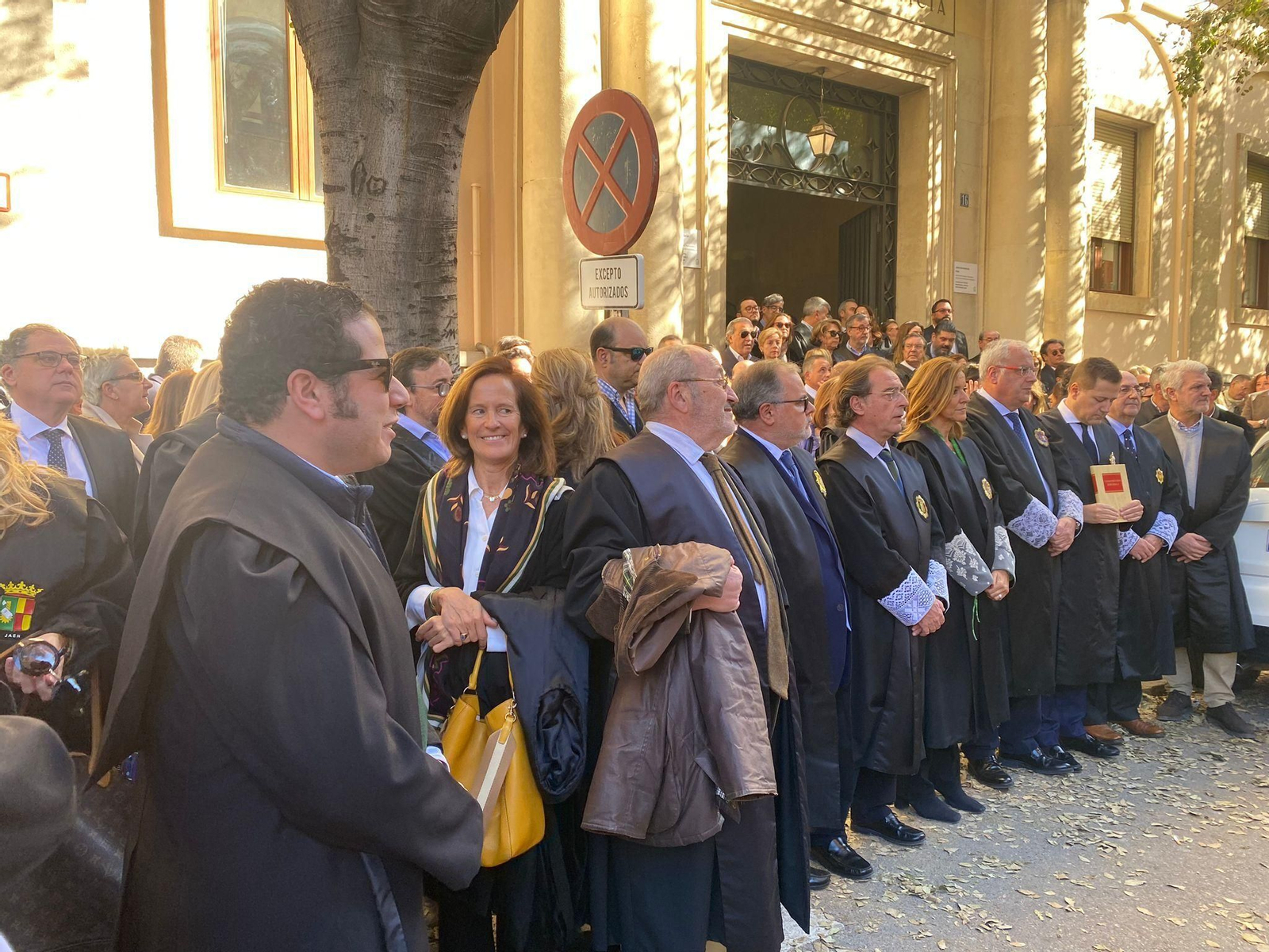 Concentración de profesionales de la justicia.