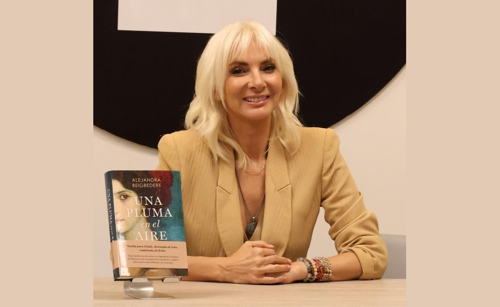 La escritora Alejandra Beigbedere.