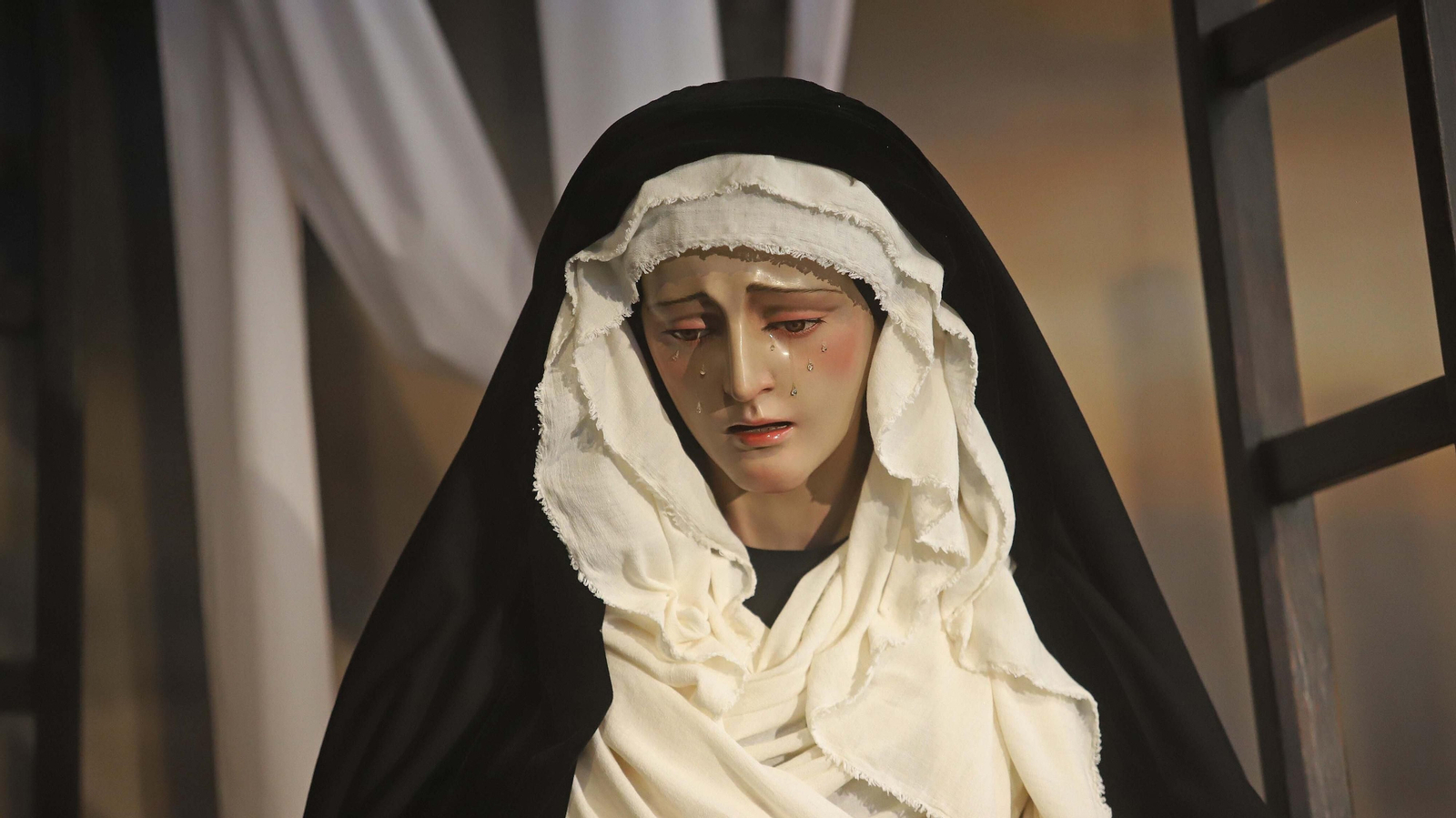 Fotos del Viernes Santo en Algeciras: Mortaja, Misericordia y Santo Entierro