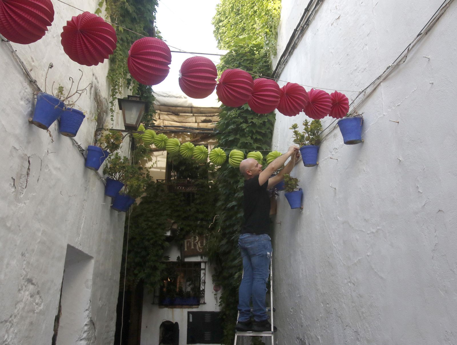 El decorado y el ambiente de Feria en el Centro de Córdoba y la Judería, en fotografías