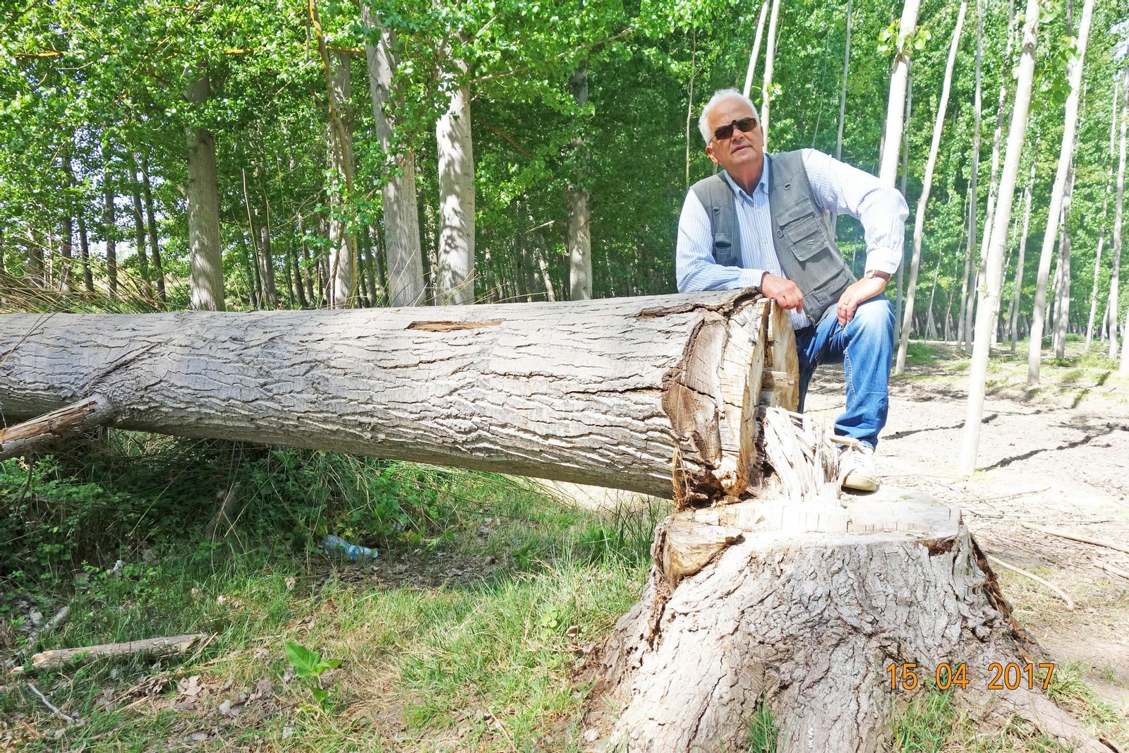 José García Salobreña, en las choperas de la Vega.