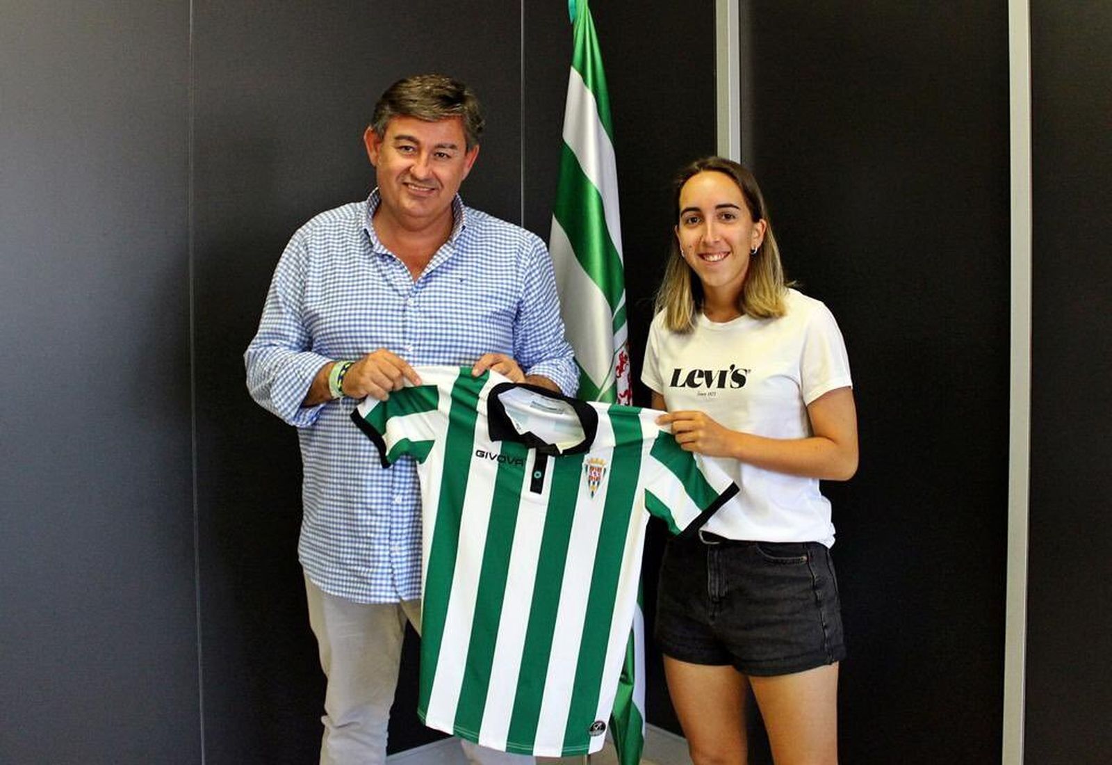 Adriana Cuadros junto a Javier González Calvo.