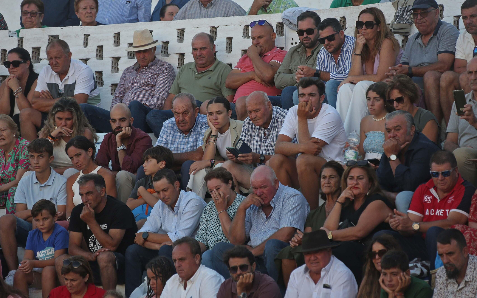Búscate durante la corrida de reapertura de la plaza de toros de Tarifa