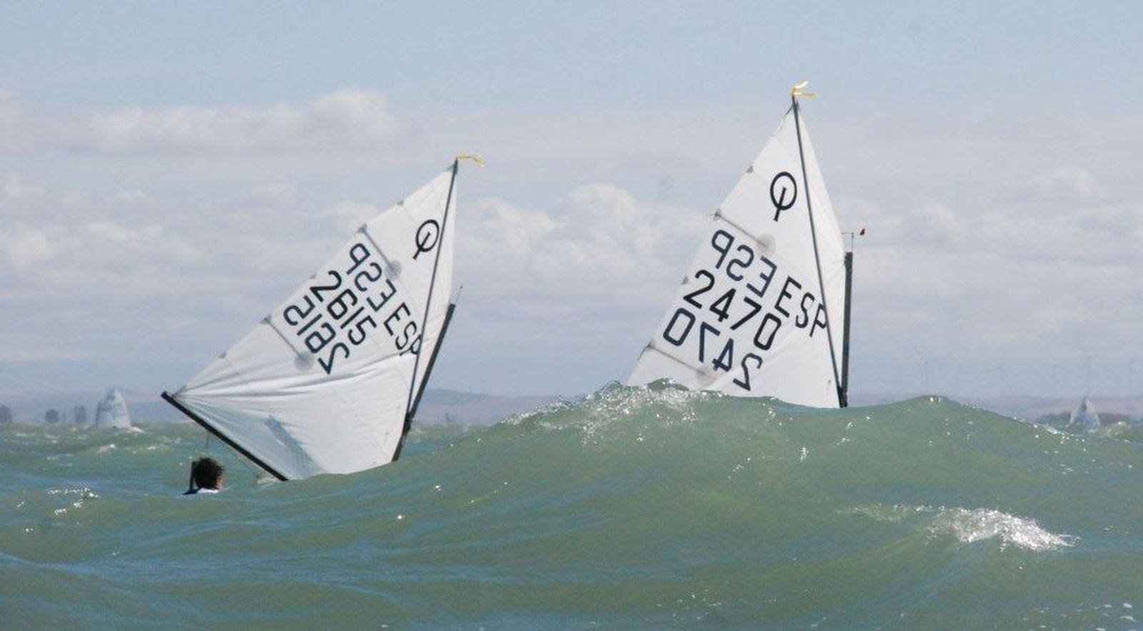 Imágenes de la tercera y última jornada del III Trofeo de la Hispanidad de Óptimist en la Bahía de Cádiz