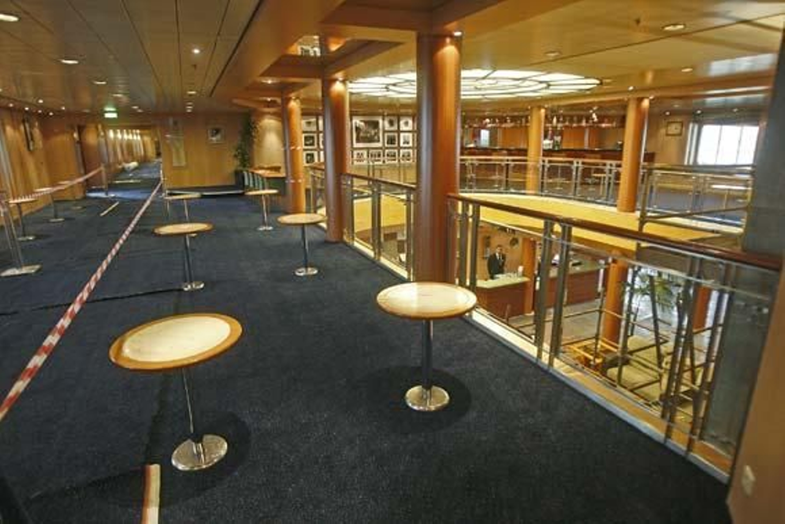 Más de 200 operarios de Navantia participan en la revisión del buque de Iberocruceros

Foto: Joaquin Pino