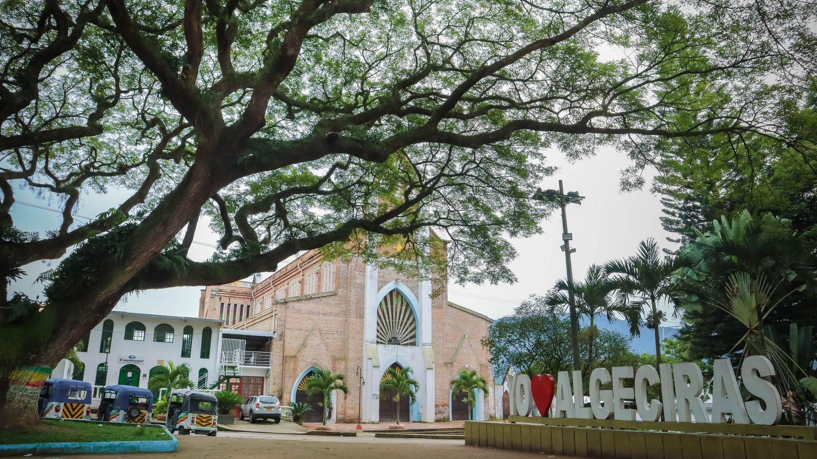 Parque principal de Algeciras, Colombia