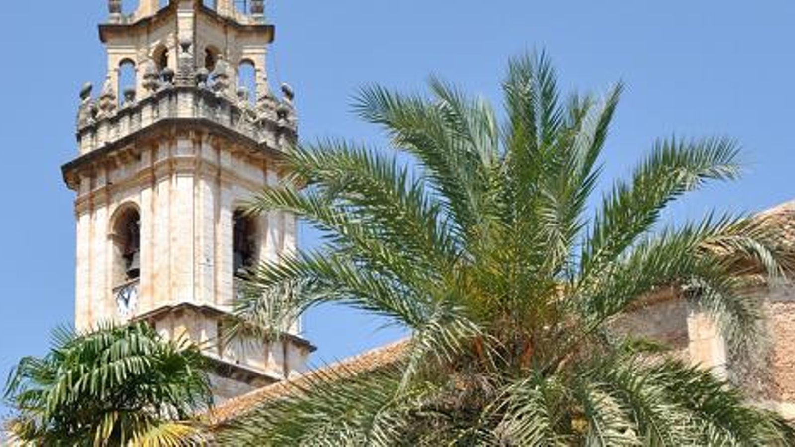 En la Iglesia de la Asunción destaca su campanario del siglo XVIII En la Iglesia de la Asunción destaca su campanario del siglo XVIII