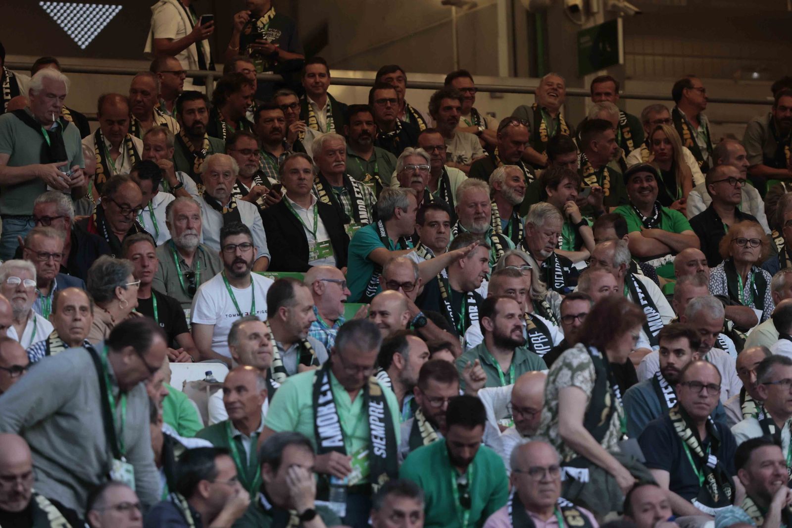 Búscate en el acto Siempre Verdiblancos