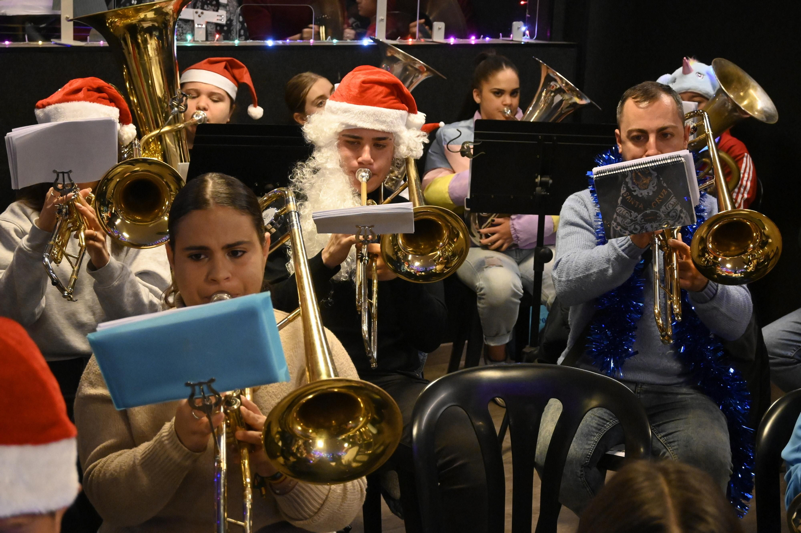Ensayo preparatorio de la AM Santa Cruz para la cabalgata de Reyes Magos, en Imágenes