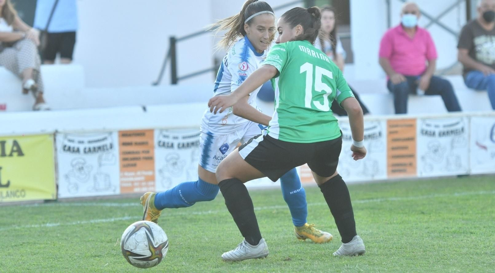 Natalia Montilla es presionada por la cacereña Marina.