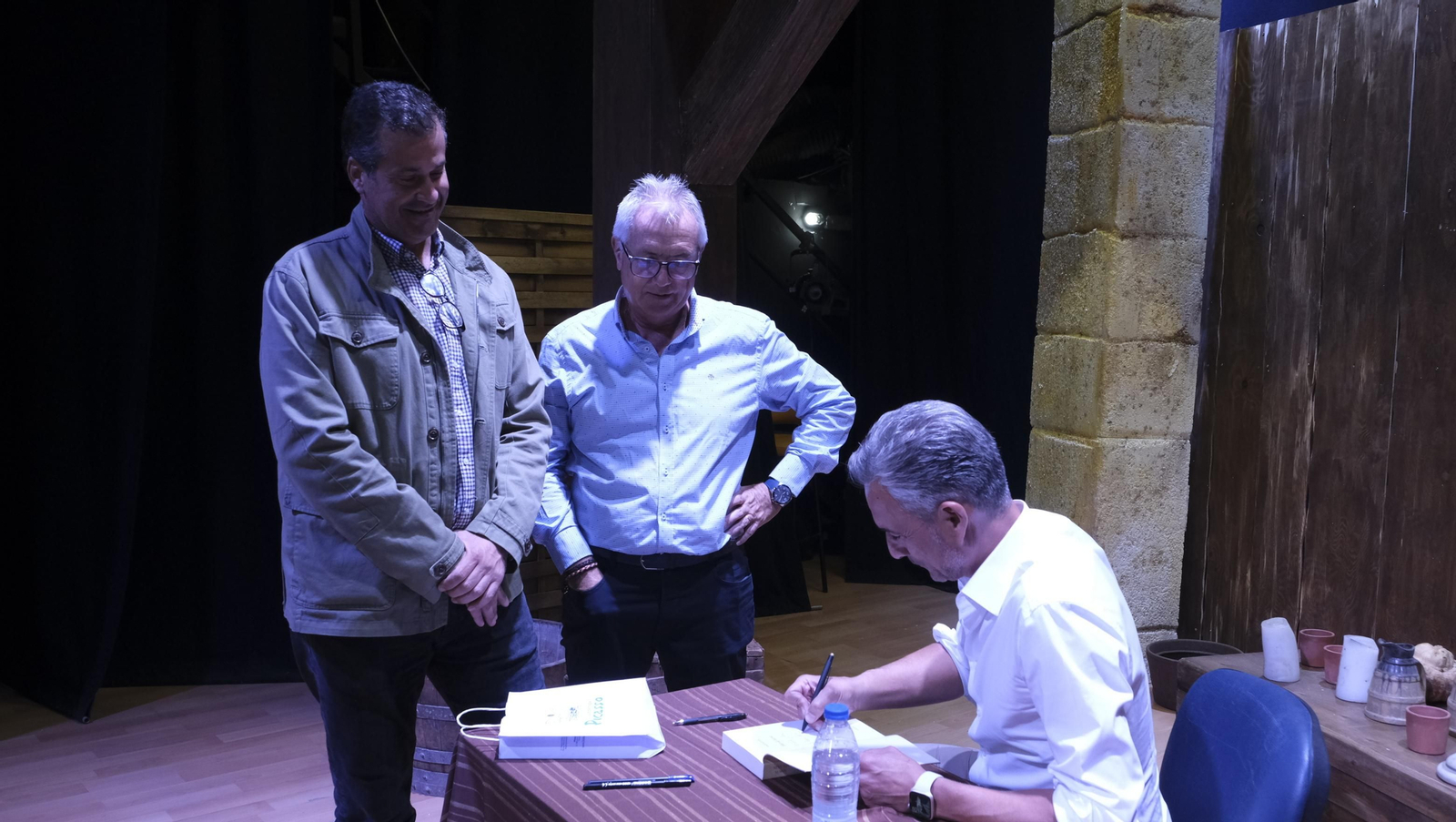 Imágenes de El Diario de los Libros, con Amós Milton