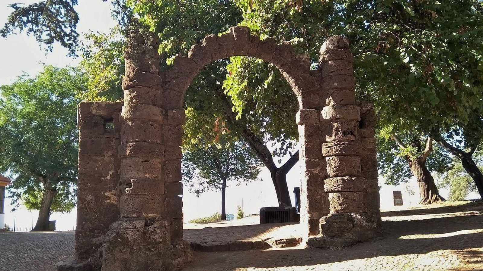 ¿Conoces la leyenda del 'Arco de los Novios' de Alájar?