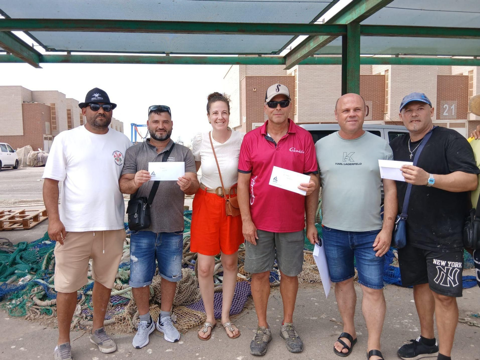 La procesión de la Virgen del Mar por las calles de Adra, en imágenes