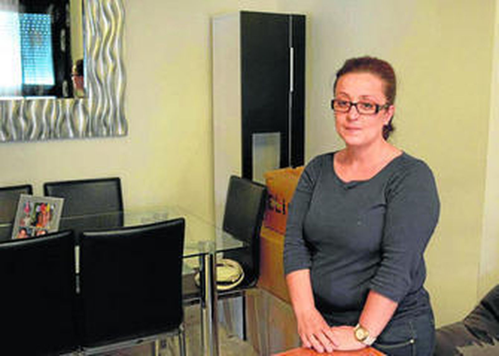 María Vargas, en el piso de Emvisesa donde vive desde noviembre pasado con sus tres hijos.