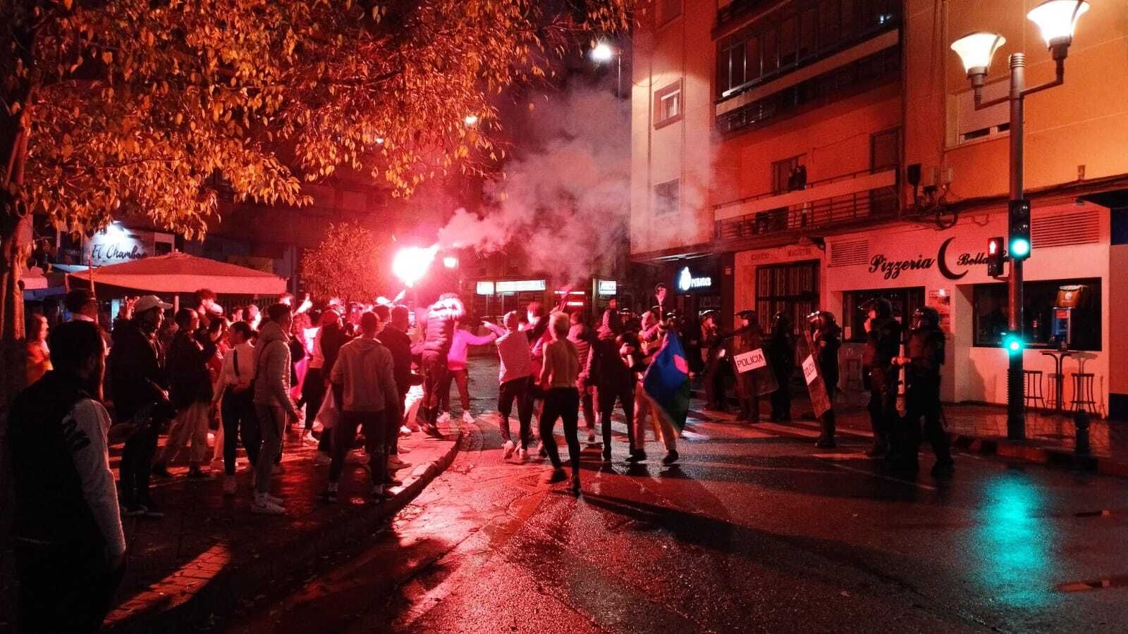 La afición marroquí continúa celebrando la victoria de su equipo