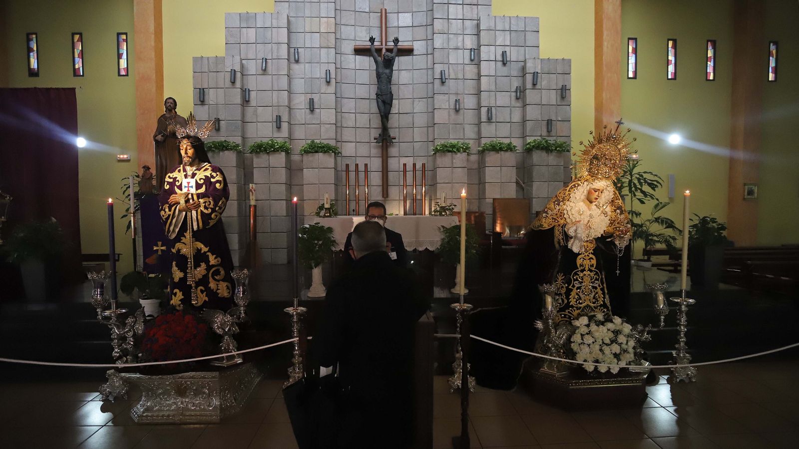 Solemne veneración de fieles al Medinaceli de La Línea