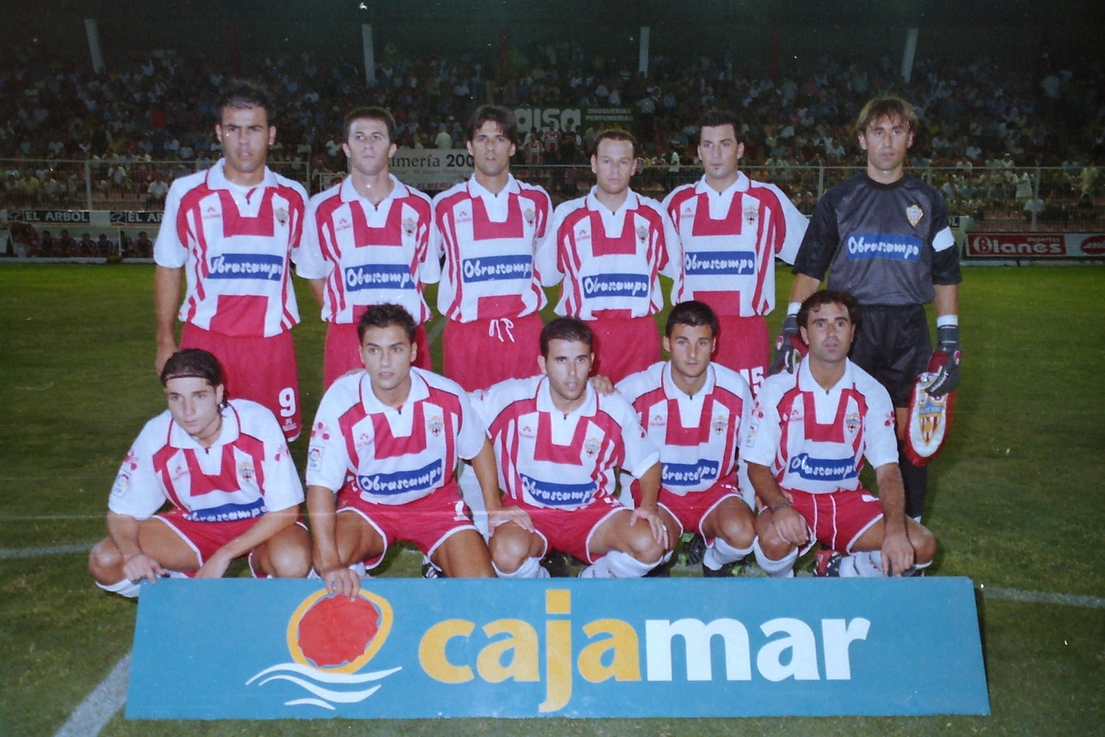 Primer once de la UD Almería en Segunda División en la temporada 2002-03 ante el Salamanca: por arriba de izquierda a la derecha: Bilic, Olivares, Cervián, Armindo, Sorribas y Barbero. En el mismo orden abajo: Juan Jesús, Francisco, Esteban, Jorge Pérez y Manu. El entrenador era Juan Martínez Casuco.