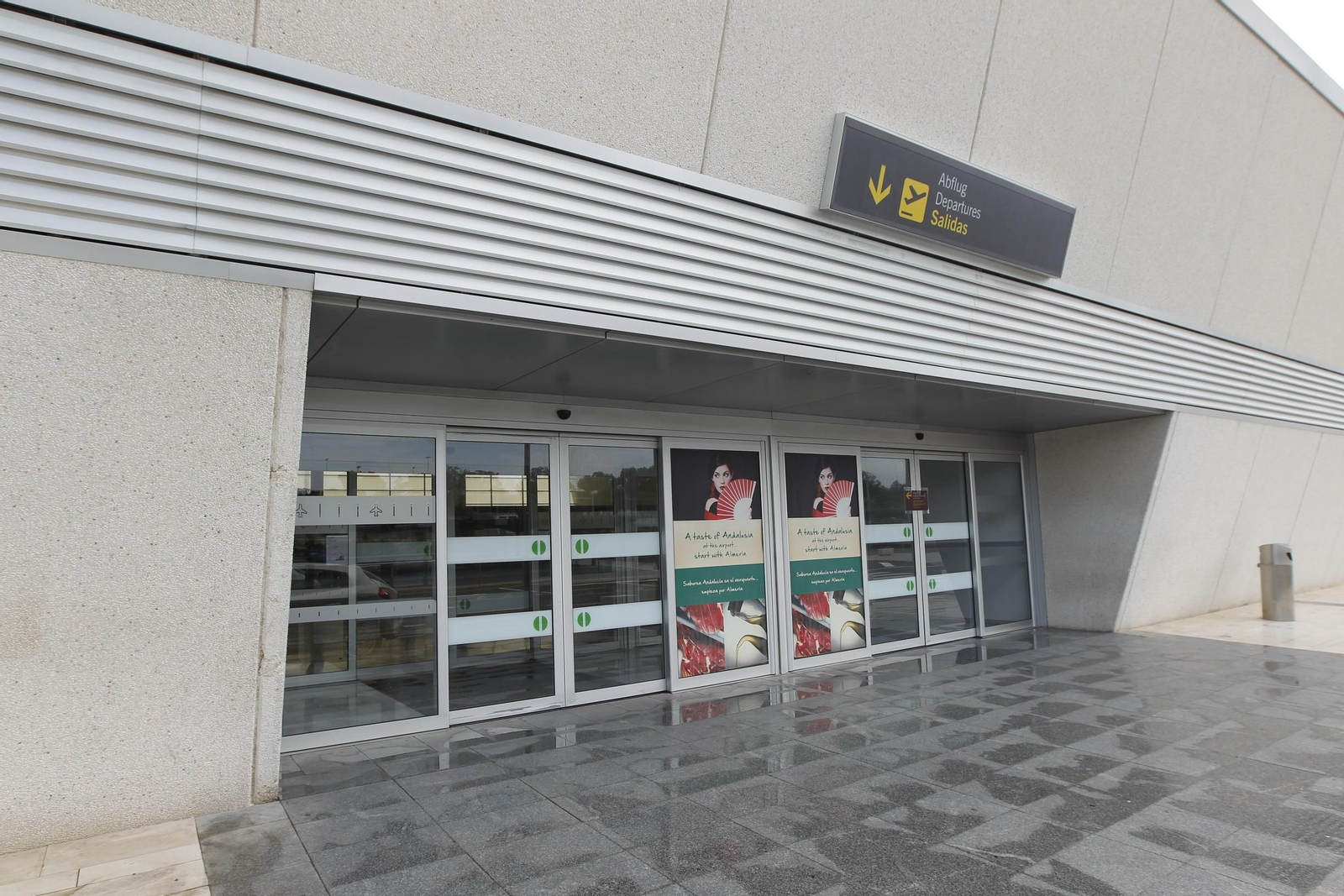 Fotogalería actuación INFOCA y UME por el coronavirus en Almería. Covid-19