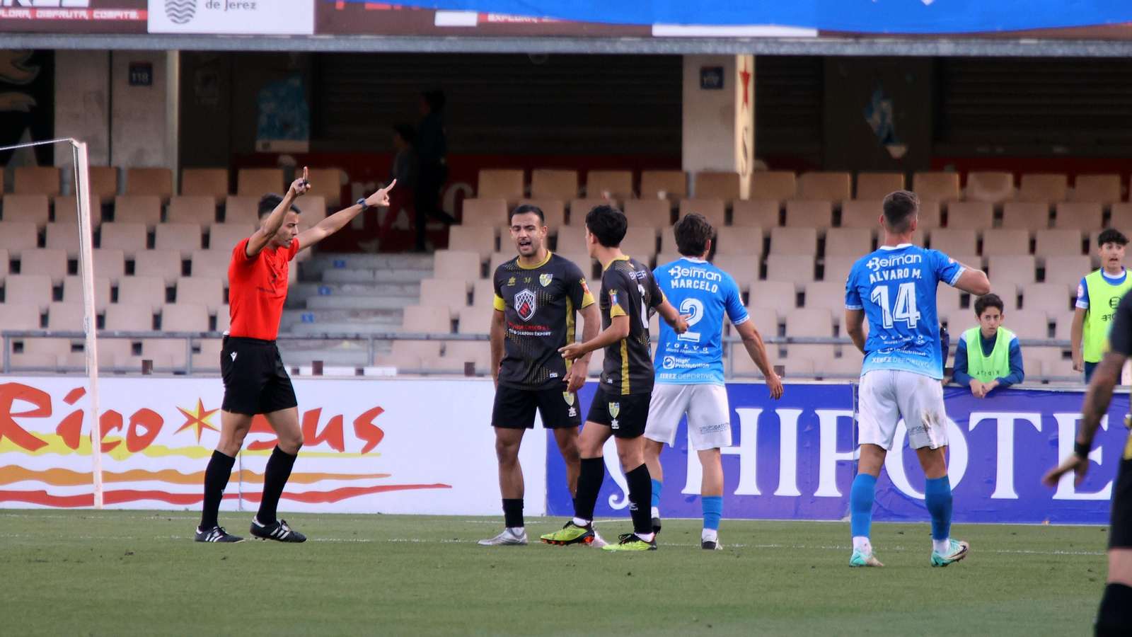 Imágenes del Xerez DFC - Conil CF en Chapín