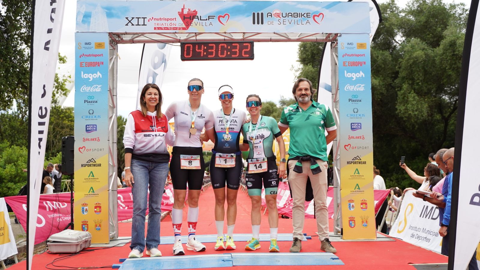 Las tres primeras clasificadas en el XII Half Triatlón