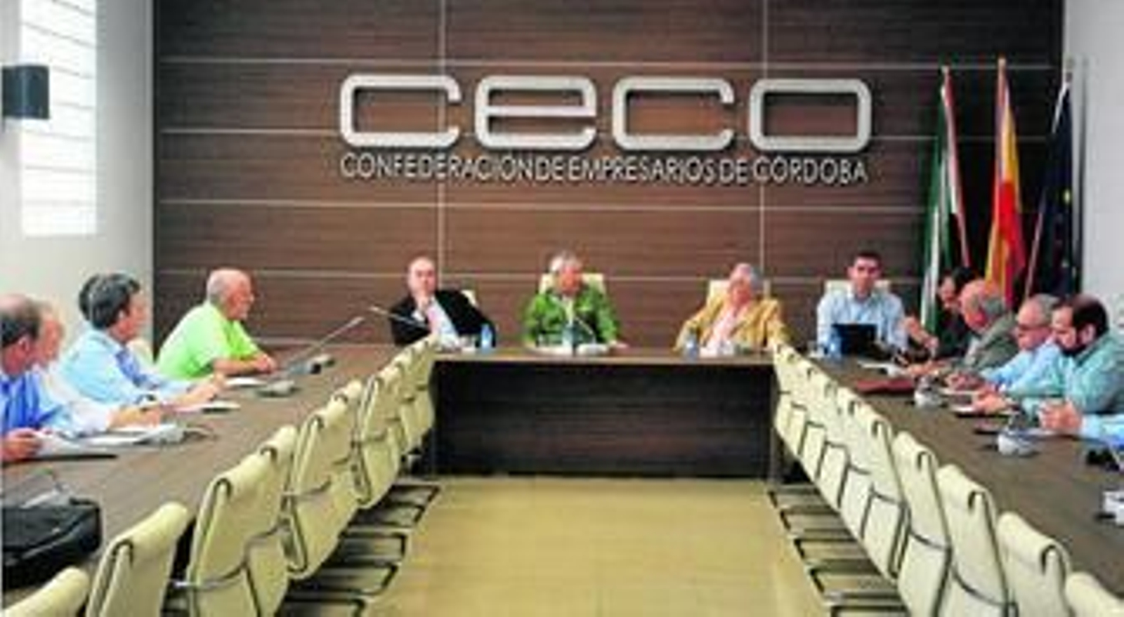 Los representantes de las asociaciones provinciales de Empresarios de Estaciones de Servicio durante la reunión.