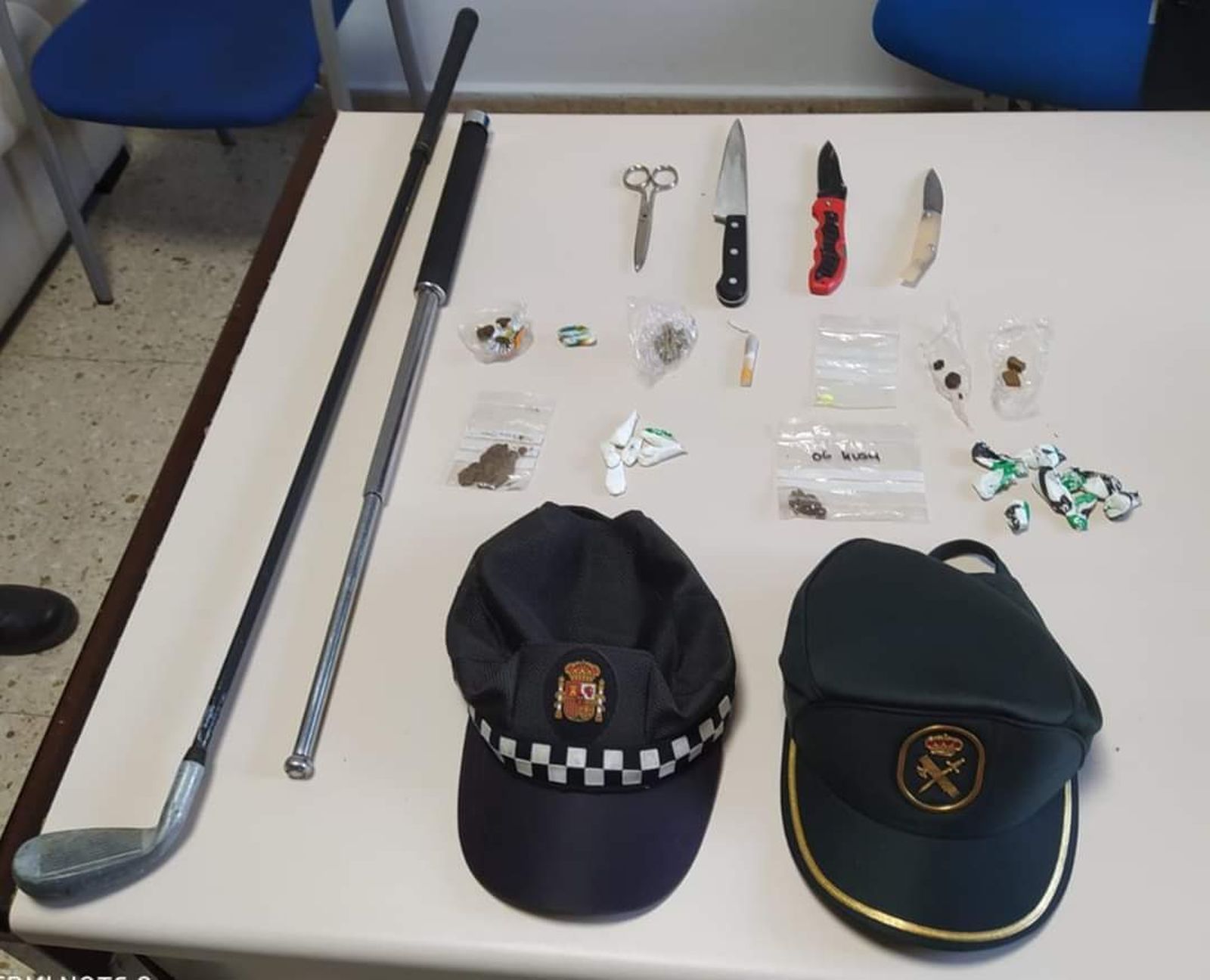 Drogas y efectos intervenidos a los asistentes a la fiesta de Punta Umbría.