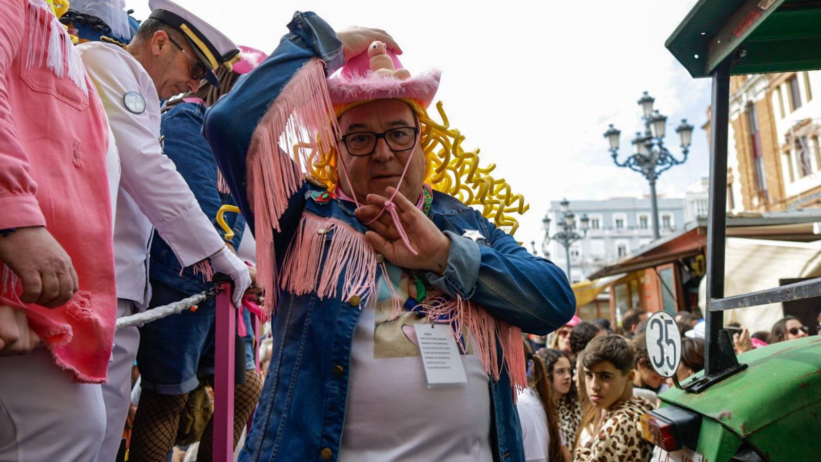 Las mejores imágenes del primer domingo de Carnaval de Cádiz