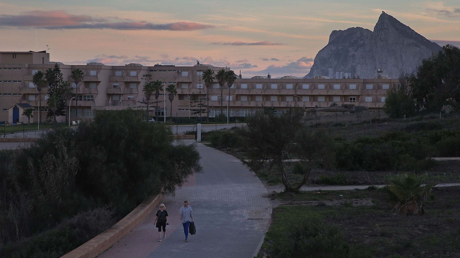La Residencia de Tiempo Libre de La Línea, situada en la playa de El Burgo.