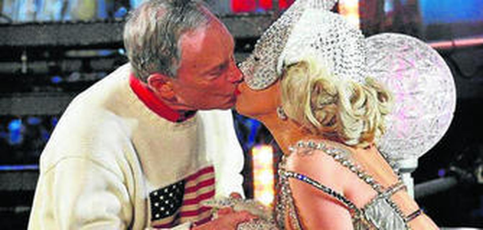 Beso de Lady Gaga con el alcalde de NY