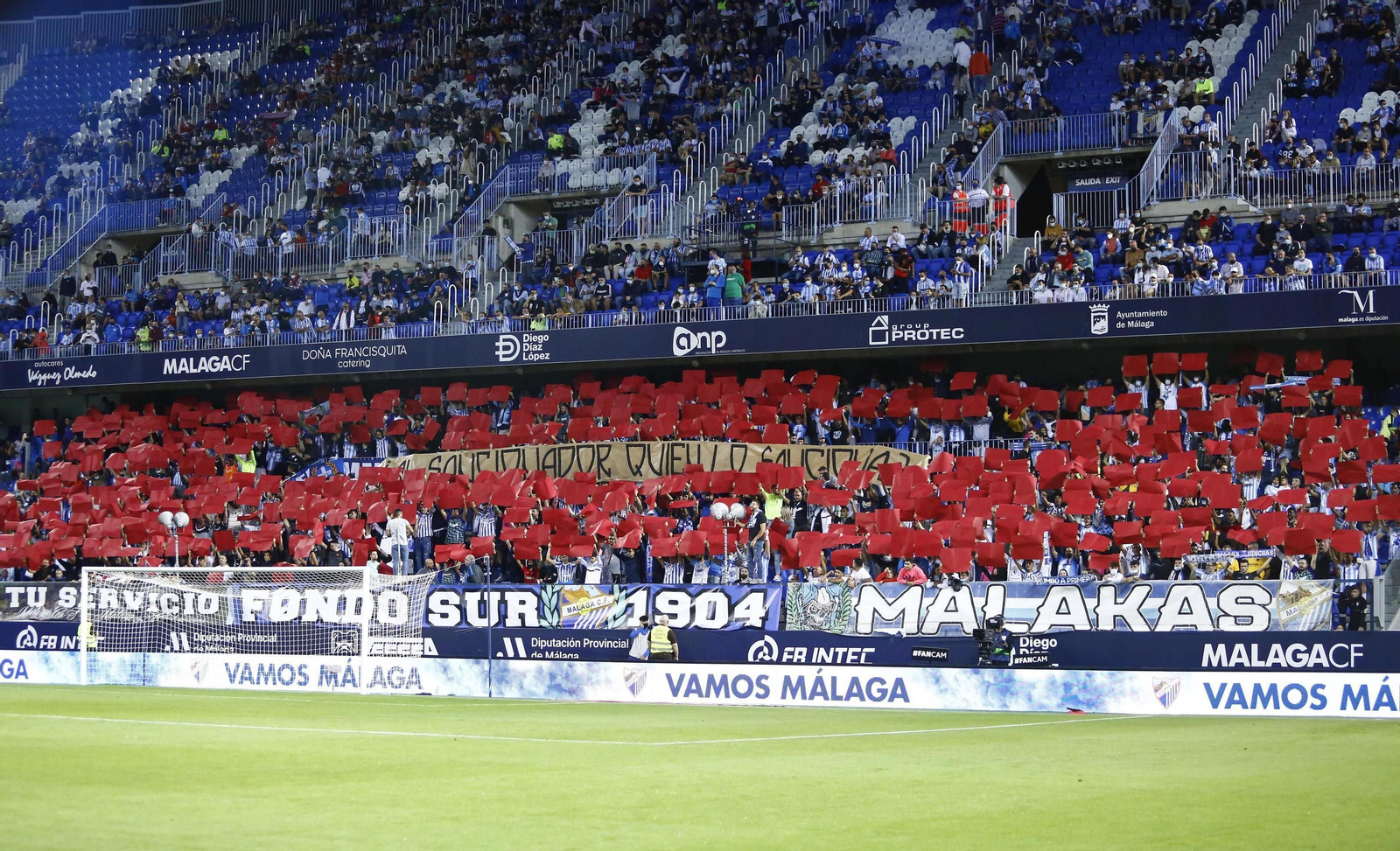 La Grada de Animación lució completamente roja antes del Málaga-Lugo.