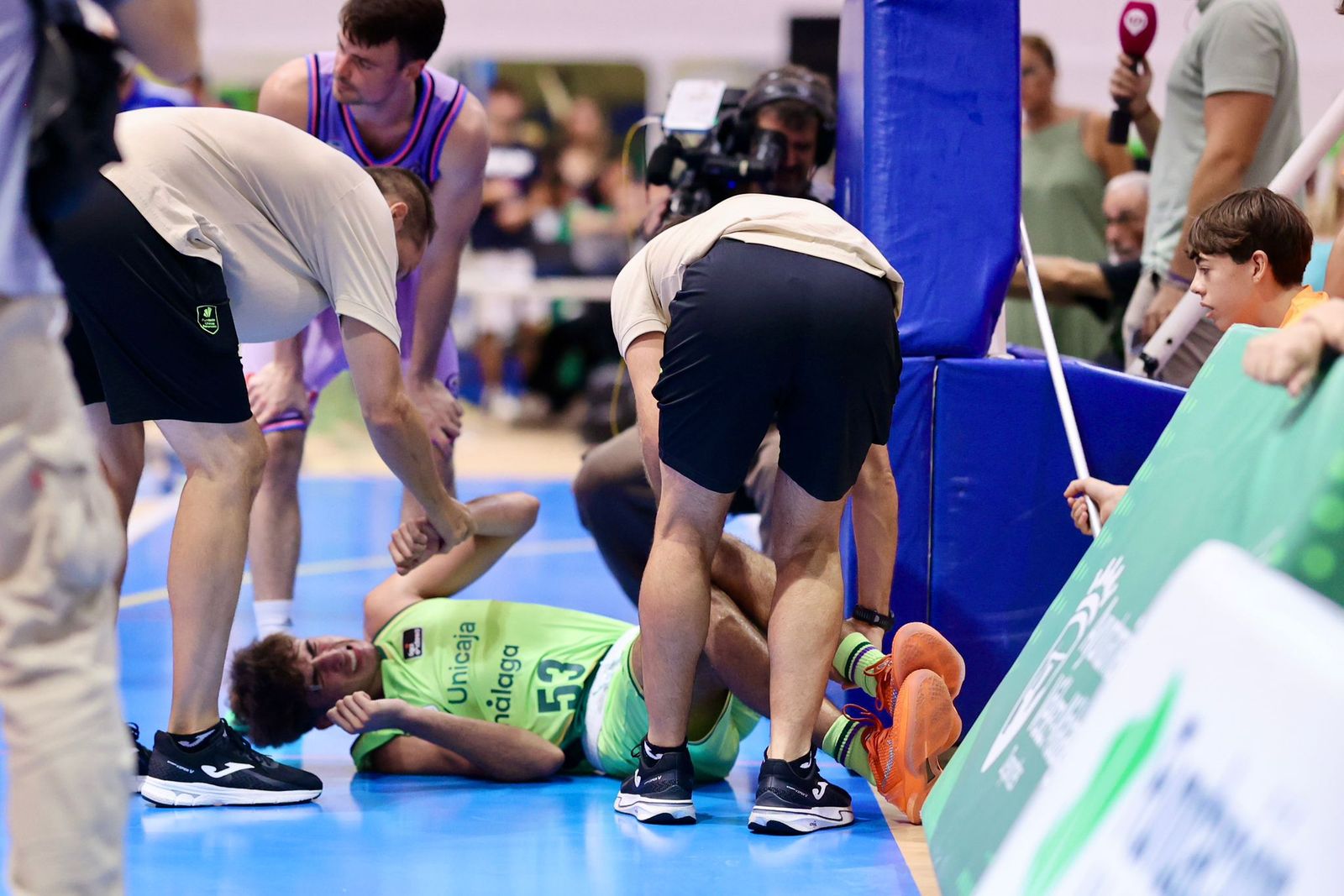 Máxima preocupación en el Unicaja por Dani Carrasco y su rodilla