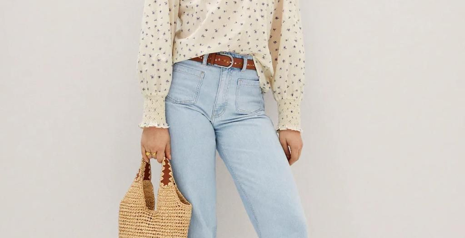 Los vaqueros de Mango que hacen tipazo desatan la locura por su efecto piernas infinitas.