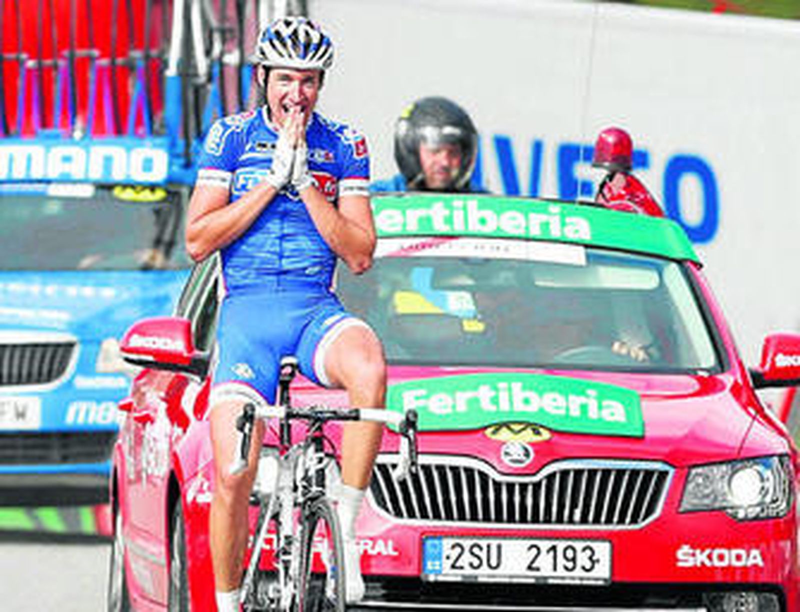 El francés Alexandre Geniez, tras cruzar la línea de meta de la decimoquinta etapa.