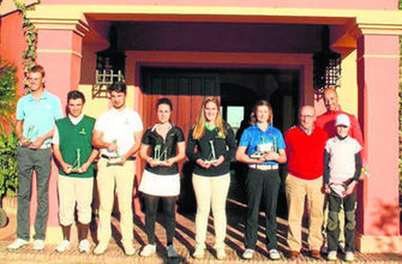 Sara Navarro, en el centro, junto a los ganadores de otras categorías.